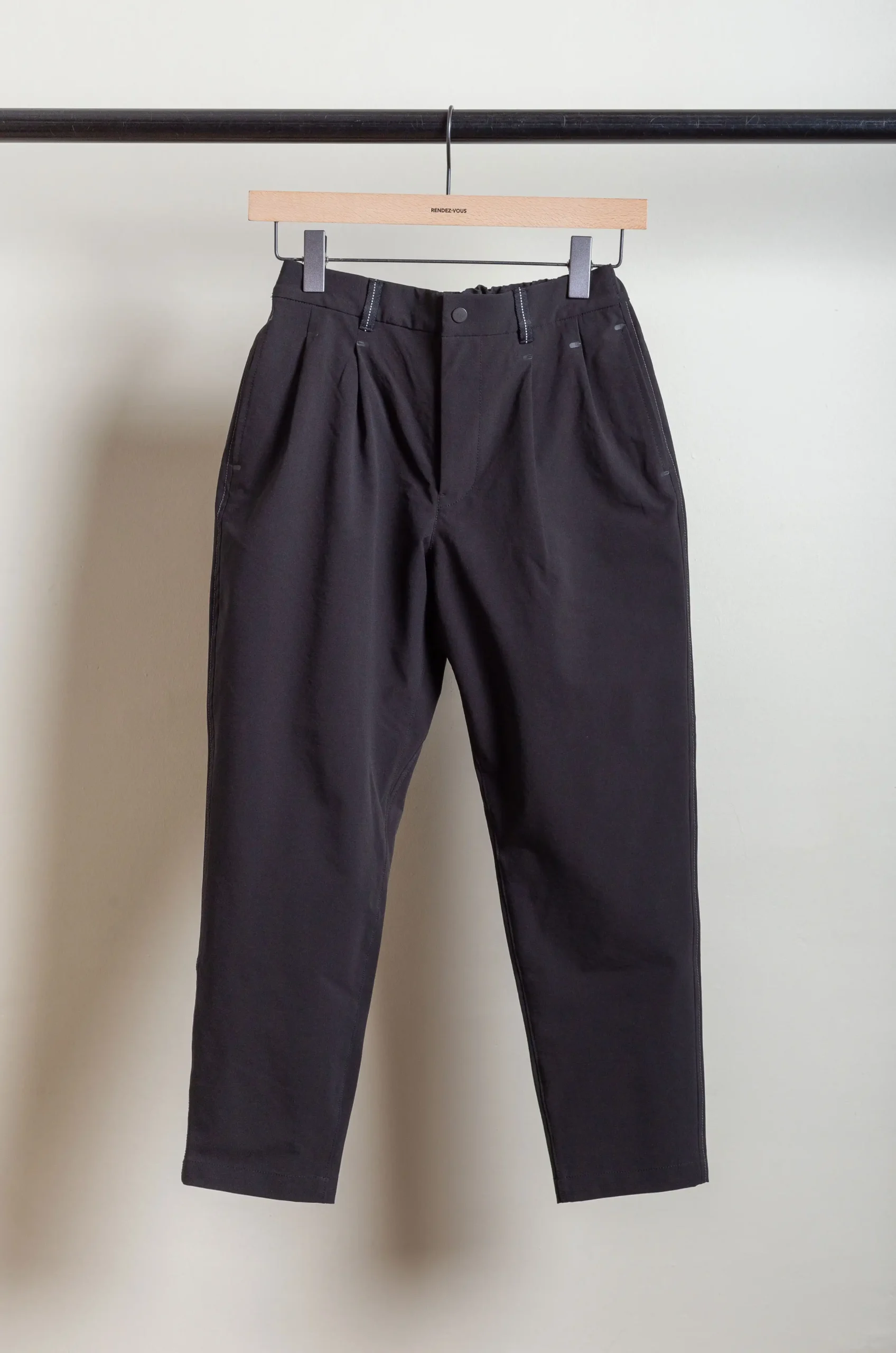 And Wander - Women Plain Tapered Stretch Pants - Black