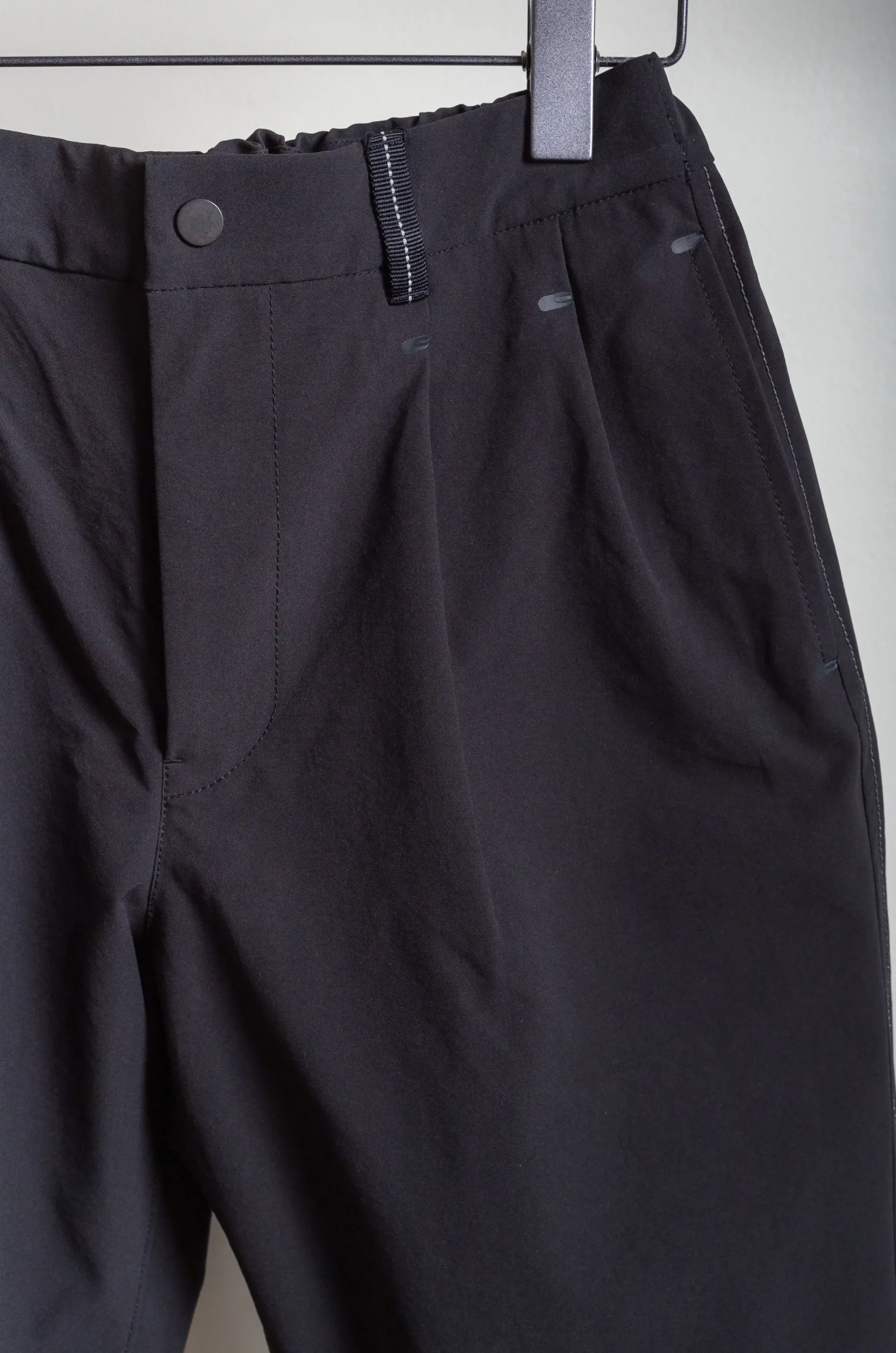 And Wander - Women Plain Tapered Stretch Pants - Black