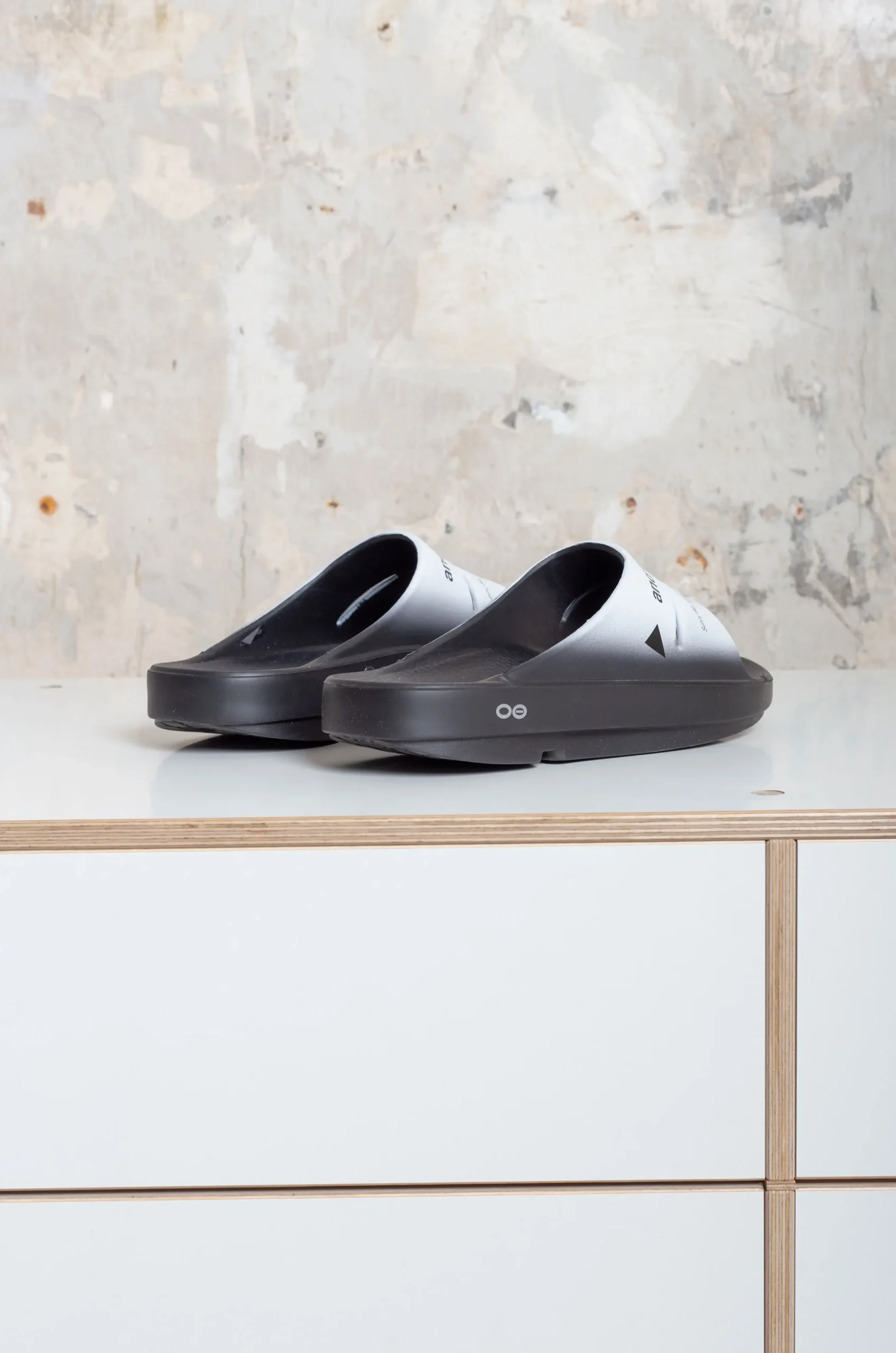 And Wander - OOFOS x And Wander OOahh Recovery Sandal - Black