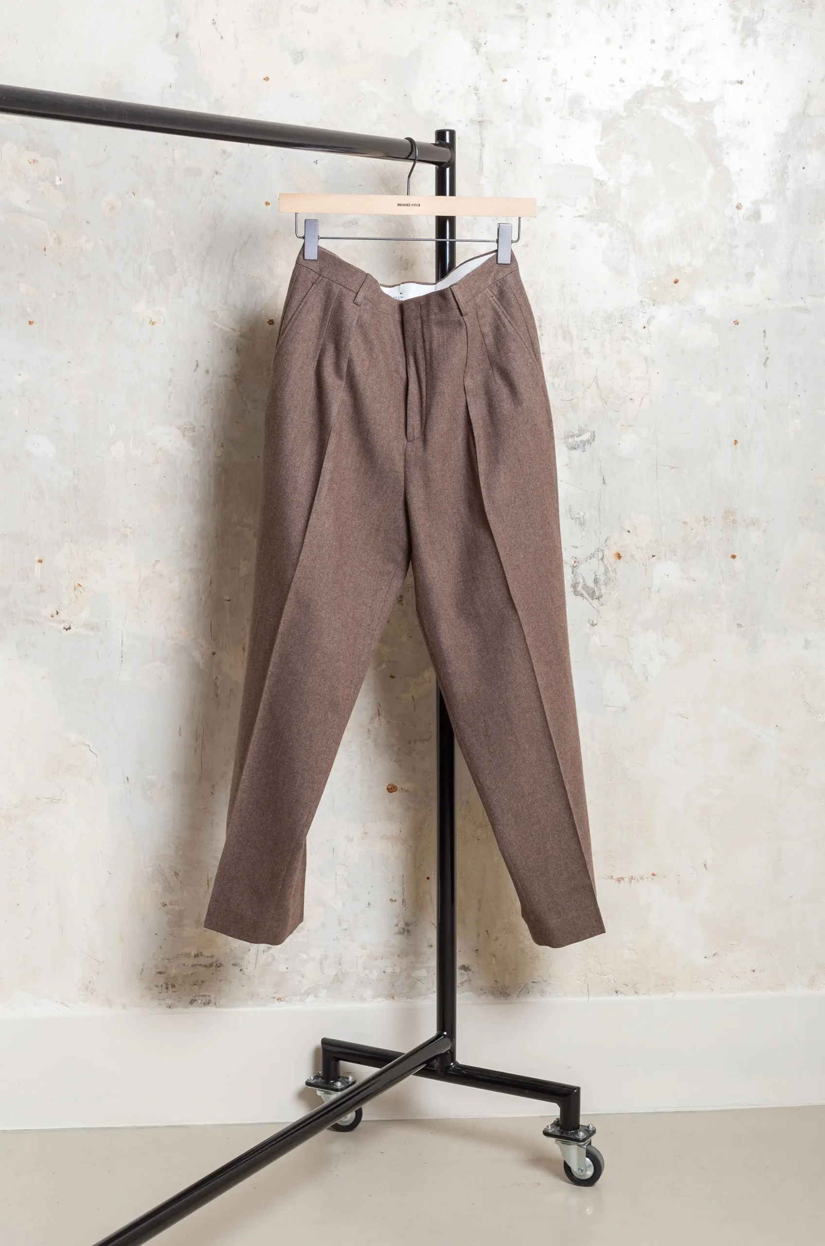 Cellar Door - Lucio WW418 - Biscotto