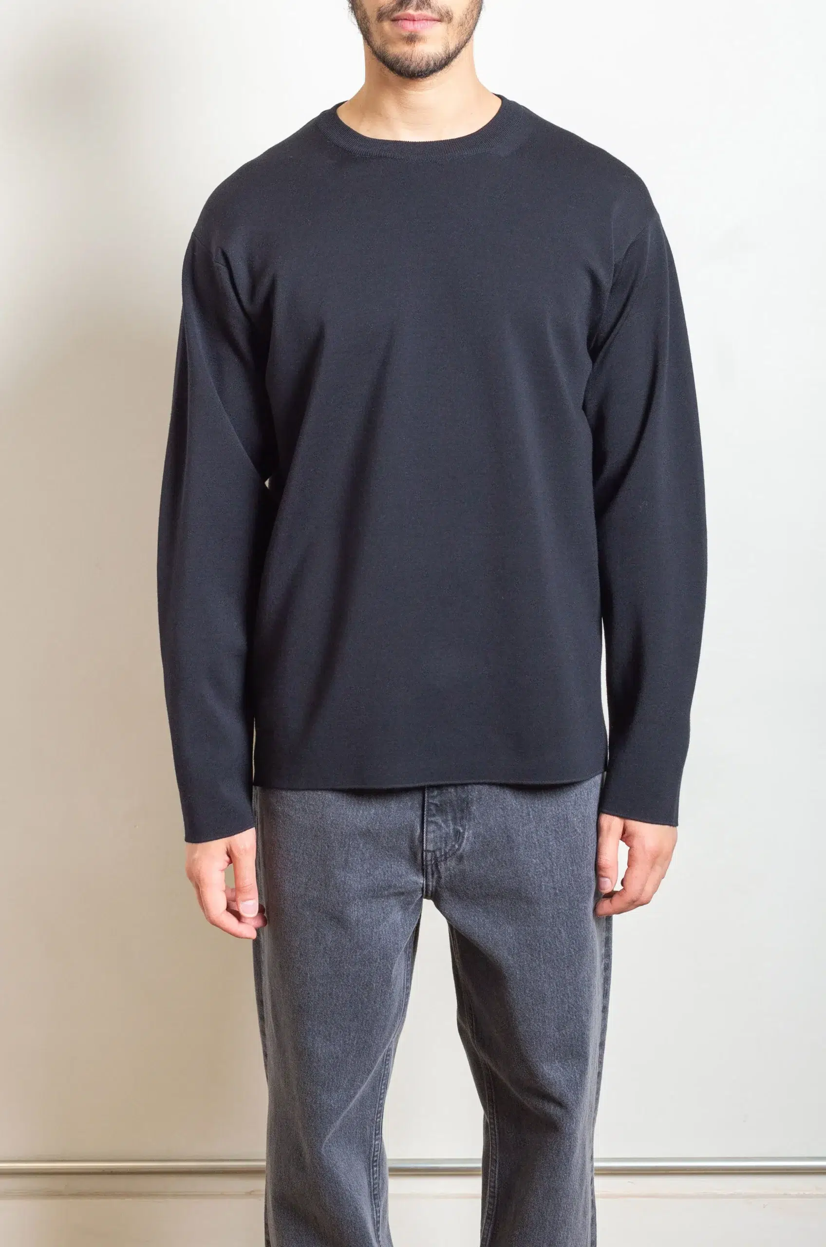 Batoner - 32G WOOL SMOOTH CREW NECK - BLACK