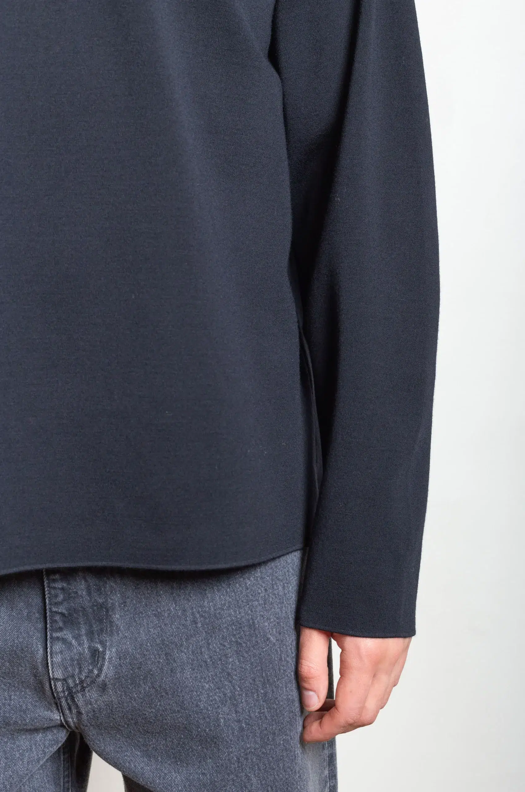 Batoner - 32G WOOL SMOOTH CREW NECK - BLACK