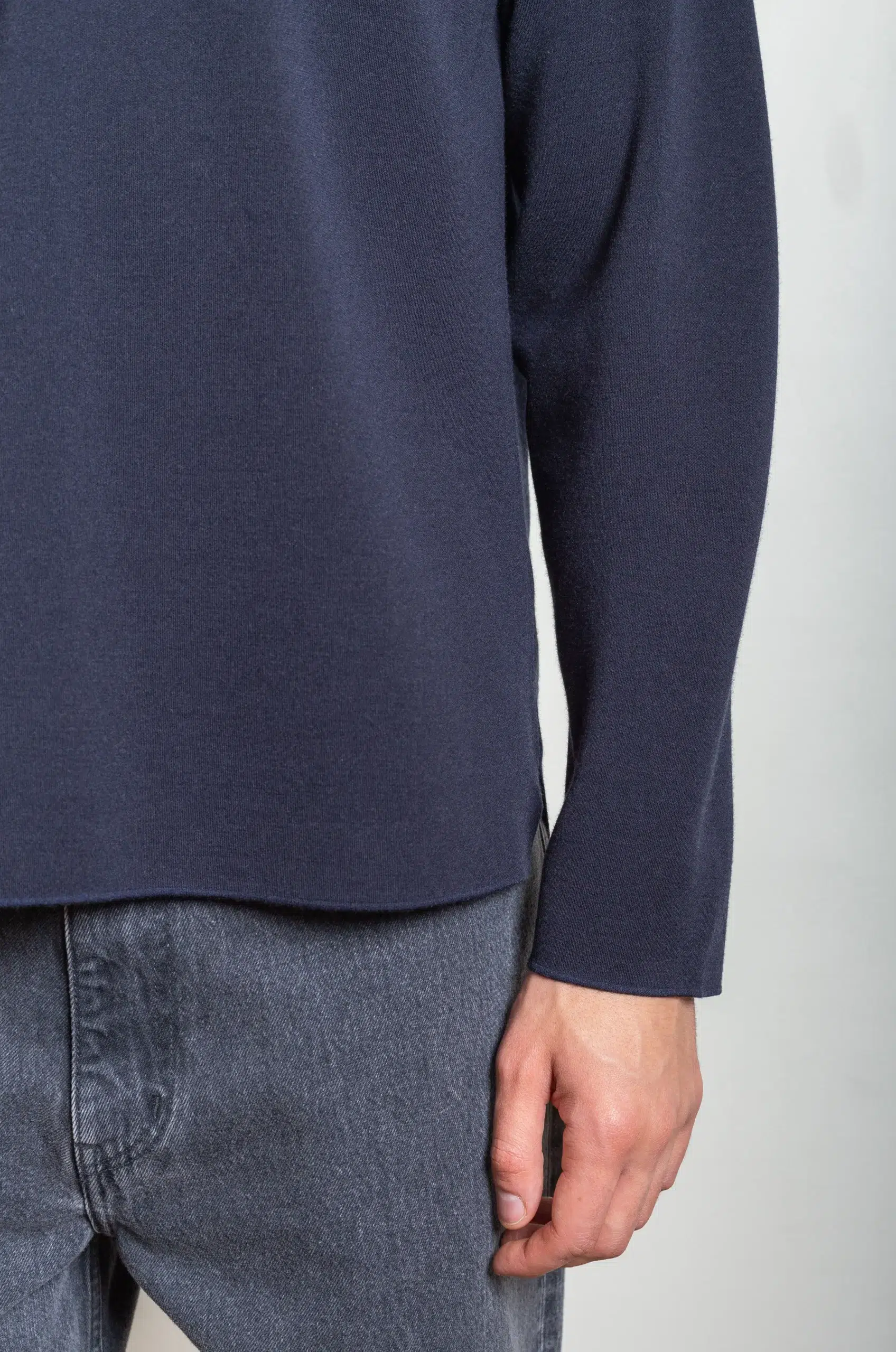 Batoner - 32G WOOL SMOOTH CREW NECK - NAVY