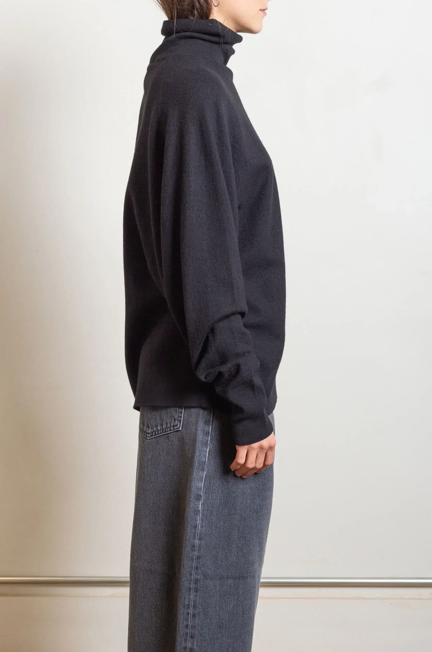 Ylève - ULTARAFINE MERINO WOOL MILLED KN P/O - BLACK