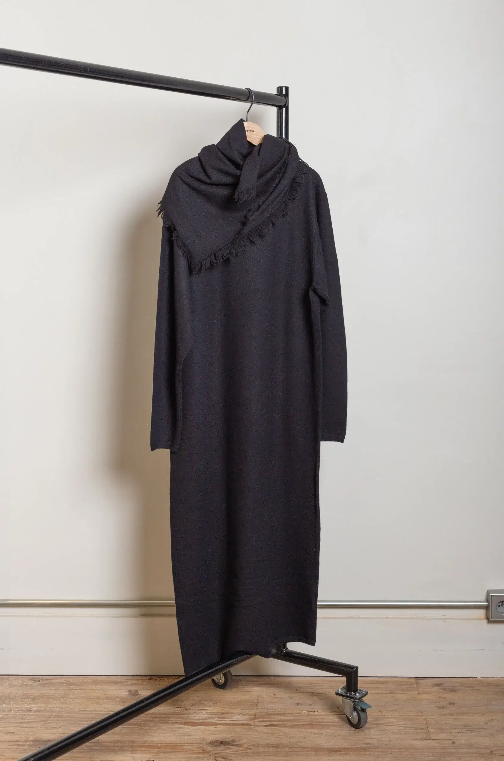 Ylève - ULTARAFINE MERINO WOOL MILLED KN OP - BLACK