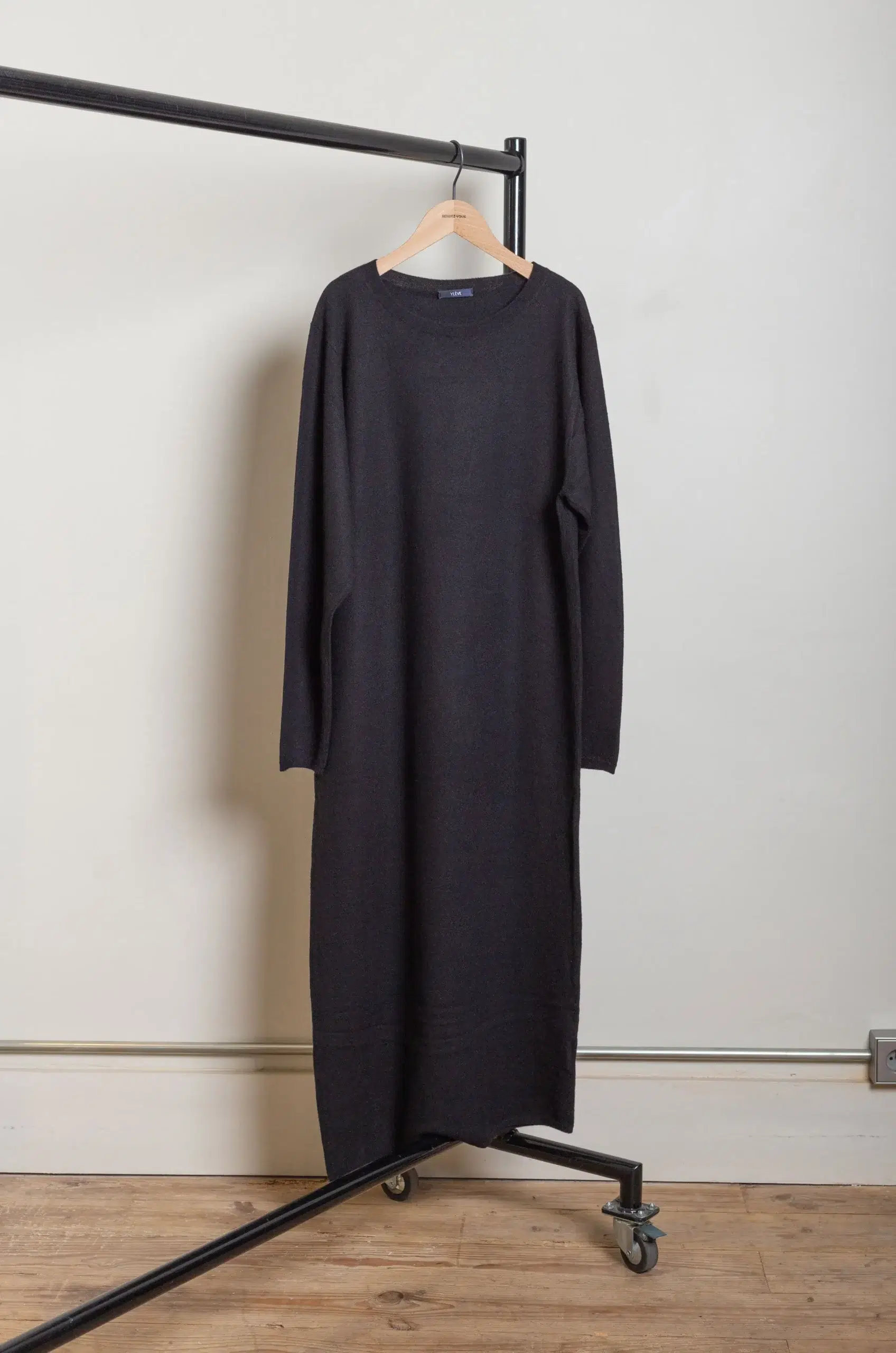 Ylève - ULTARAFINE MERINO WOOL MILLED KN OP - BLACK