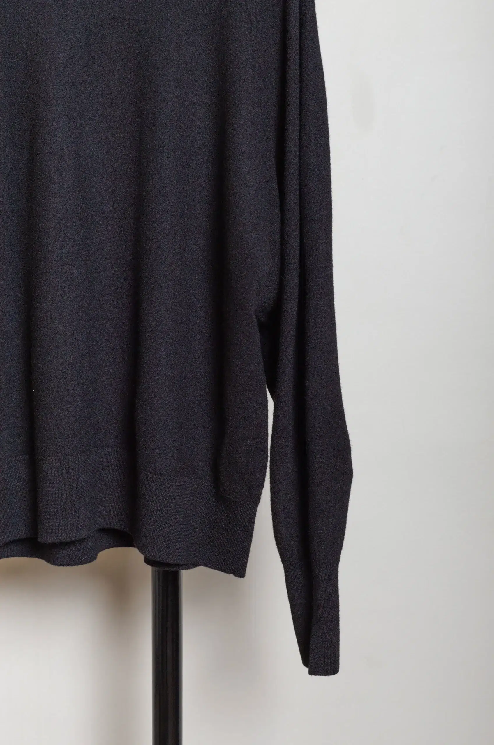 Ylève - ULTARAFINE MERINO WOOL MILLED KN P/O - BLACK