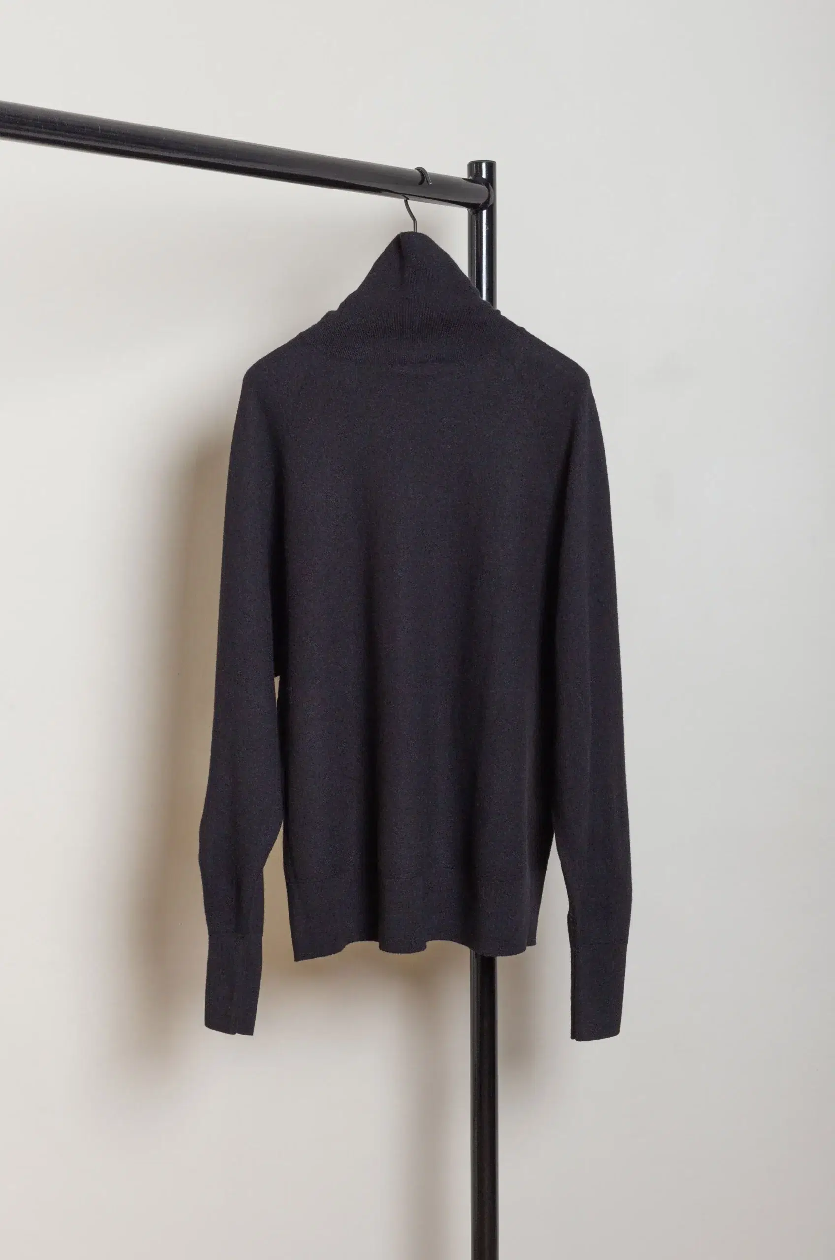 Ylève - ULTARAFINE MERINO WOOL MILLED KN P/O - BLACK